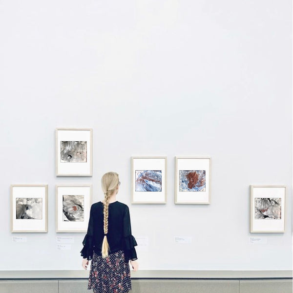 PP43 XS28-An American girl in London