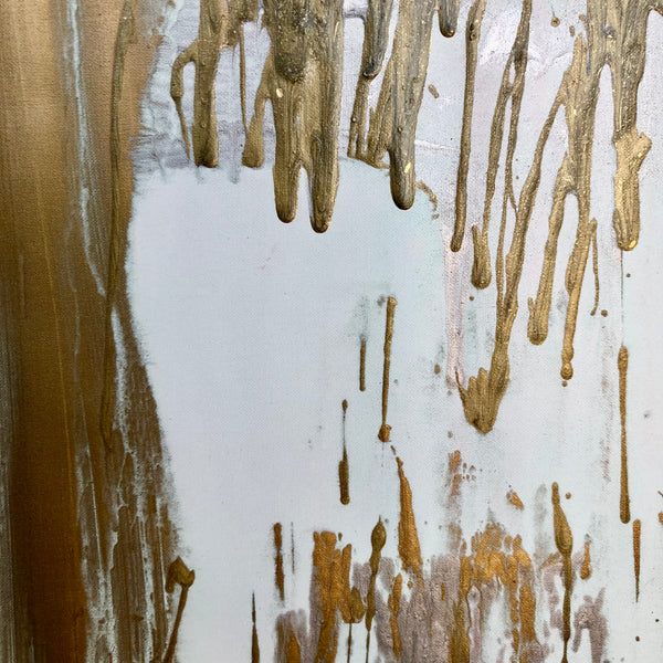 Violet à la base du cou